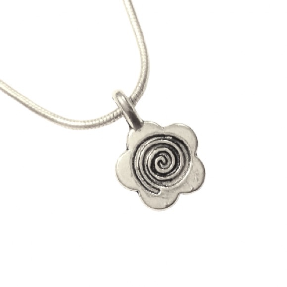 Retro Flower Hipster Necklace - Picture 8 of 12